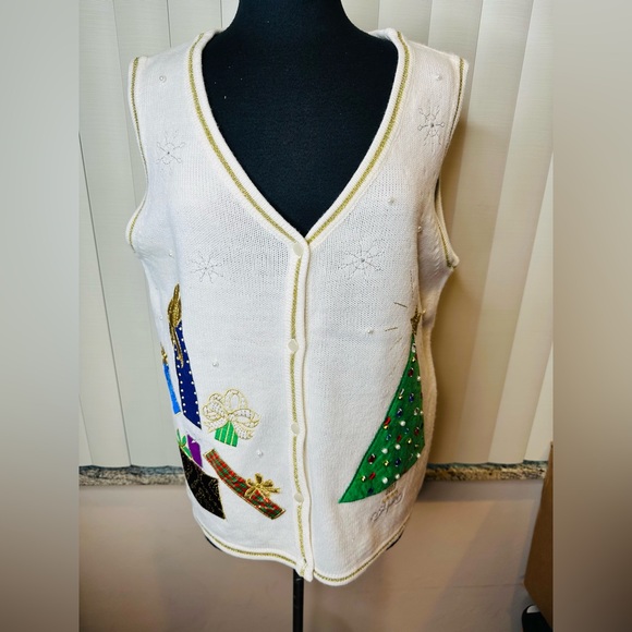 Christmas Sweater Vest Creamy Off-White Applique Tree Presents Size Large - Picture 2 of 8